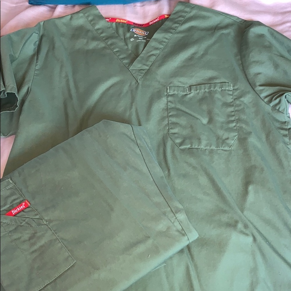 OLIVE GREEN SCRUBS SET